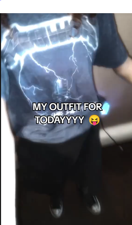 Stylish blue lightning t shirt with a striped tail and converse and black leggings